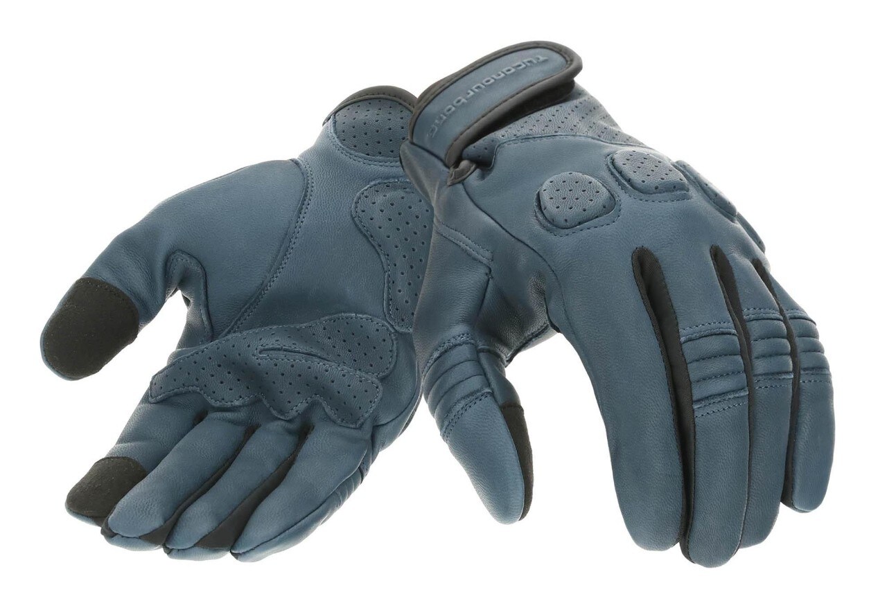 <div class='descrGalleryTitle'>GUANTO GIG PRO</div><div class='descrGalleryText'><p>Colore ottanio per il café racer GIG PRO (<b>79,90 €</b>), guanto CE estivo, 100% vera pelle, compatibile touch screen</p>
</div>